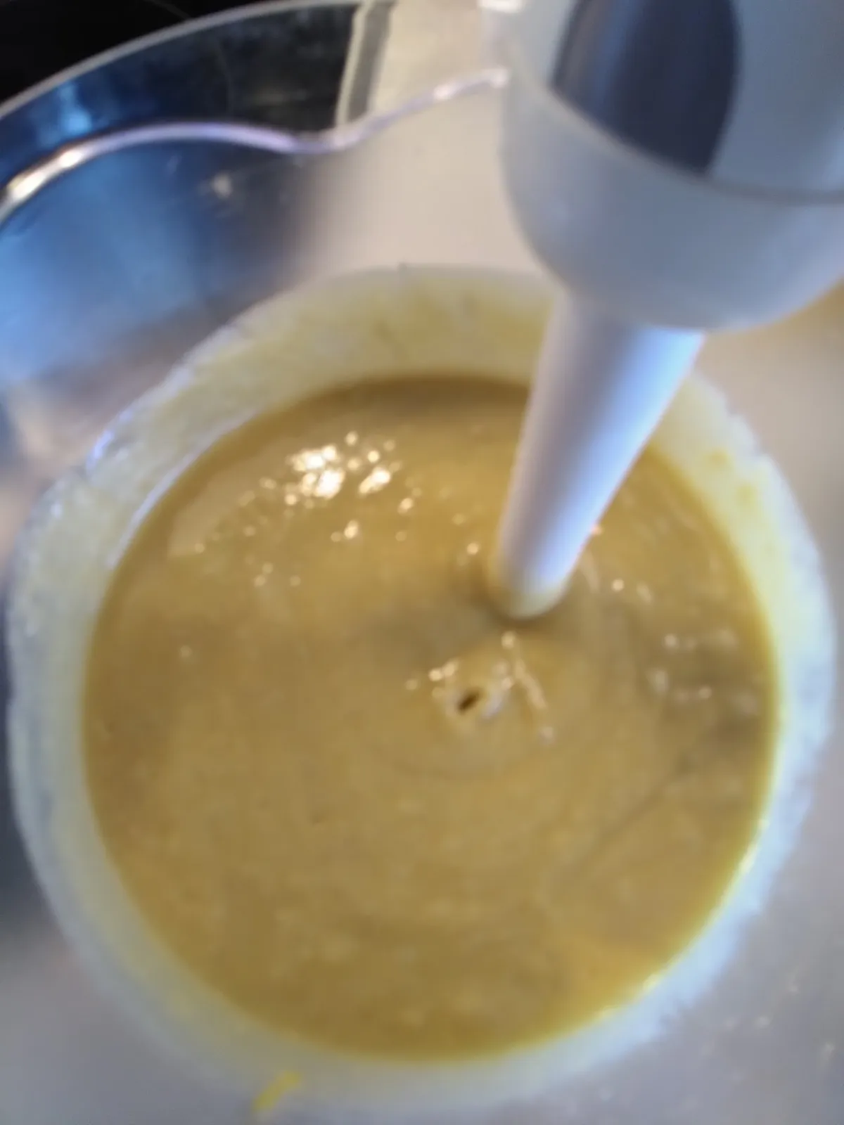 La pâte à savon mixée jusqu'à la trace
